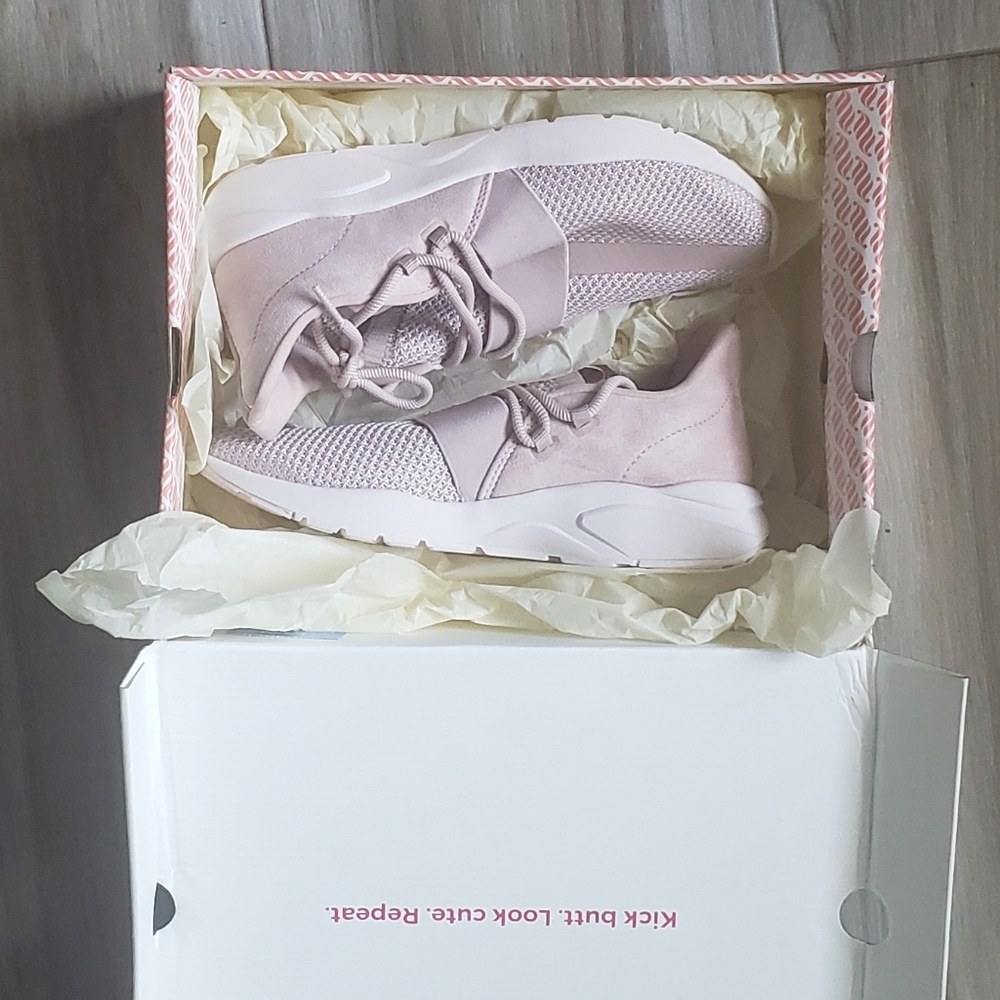NWT Fabletics | Zuma Studio 2 Sneaker sz 7